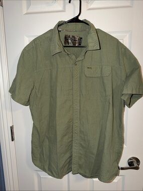 Realtree Men's Short Sleeve Button-Down Shirt in Olive